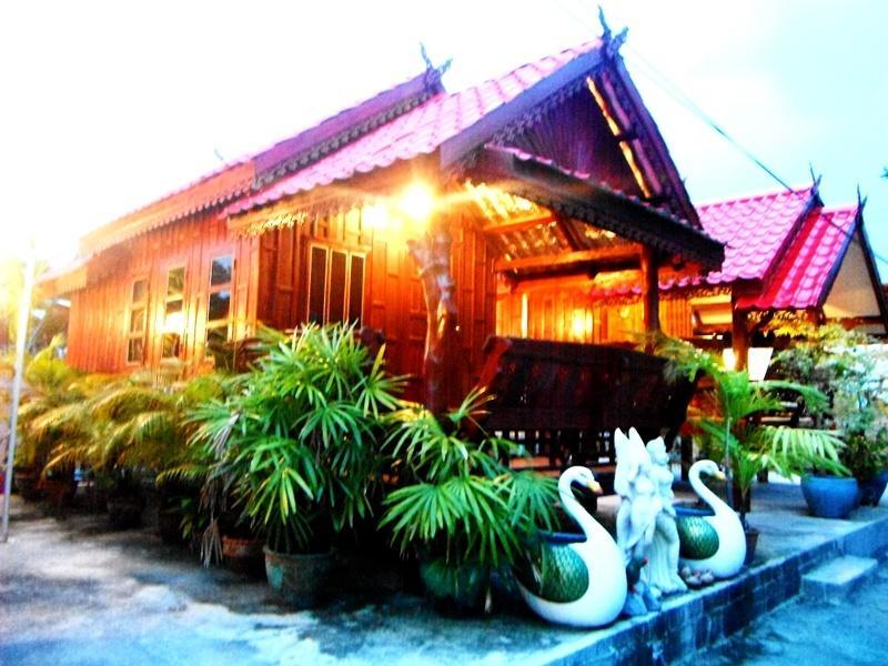 Suksomjai Hotel Rayong Exterior foto